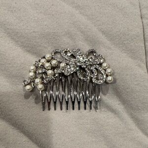 Elegant Silver and Pearl Hair Comb